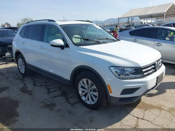 3VV3B7AX0JM079312 2018 VOLKSWAGEN TIGUAN - Image 1