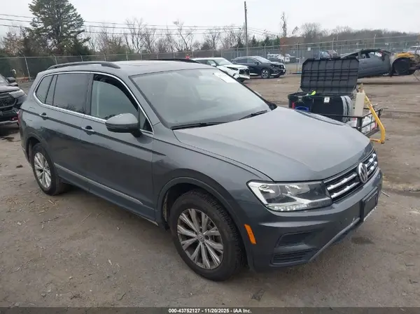 3VV3B7AX0JM156017 2018 VOLKSWAGEN TIGUAN - Image 1