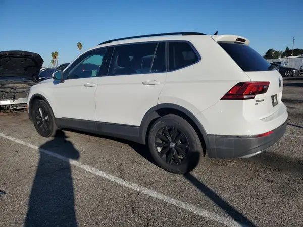 3VV3B7AX0JM159628 2018 VOLKSWAGEN TIGUAN - Image 2