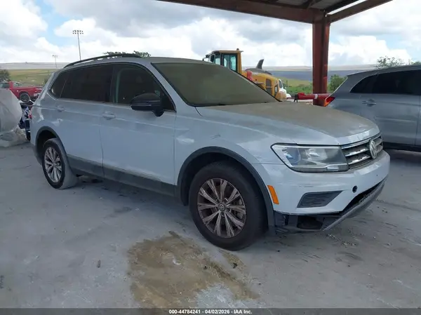 3VV3B7AX0JM164523 2018 VOLKSWAGEN TIGUAN - Image 1
