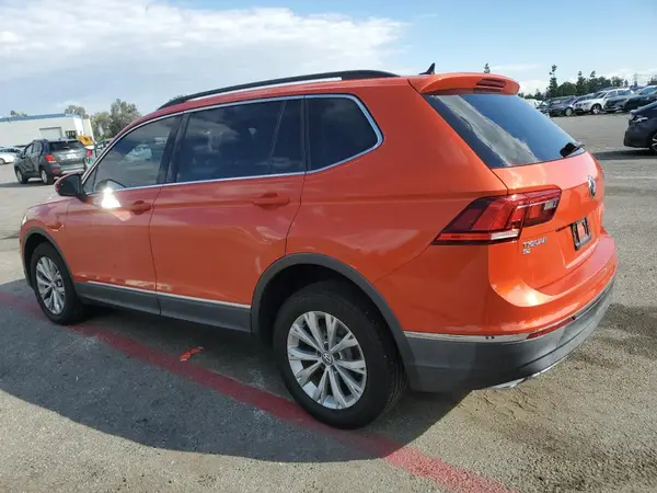 3VV3B7AX0JM167423 2018 VOLKSWAGEN TIGUAN - Image 2