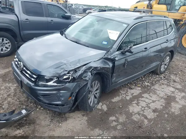 3VV3B7AX0JM168278 2018 VOLKSWAGEN TIGUAN - Image 2