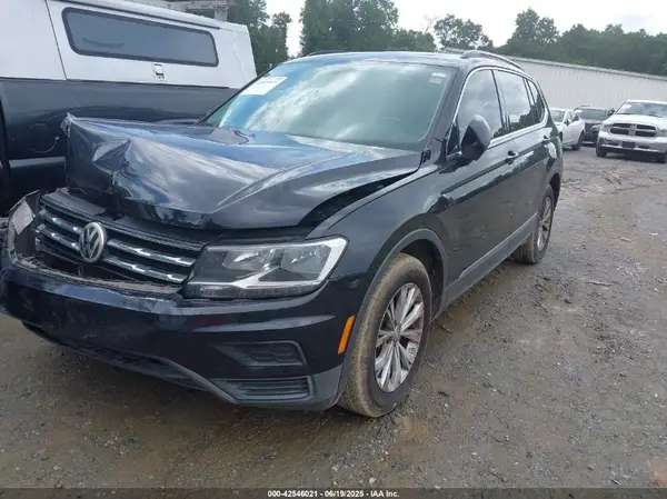 3VV3B7AX0JM176056 2018 VOLKSWAGEN TIGUAN - Image 2