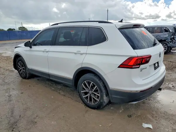 3VV3B7AX0JM190569 2018 VOLKSWAGEN TIGUAN - Image 2