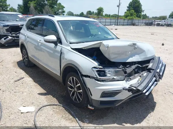 3VV3B7AX0JM193651 2018 VOLKSWAGEN TIGUAN - Image 1