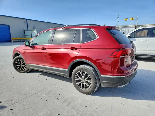 3VV3B7AX0JM204387 2018 VOLKSWAGEN TIGUAN - Image 2