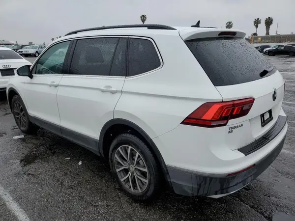 3VV3B7AX0JM207578 2018 VOLKSWAGEN TIGUAN - Image 2