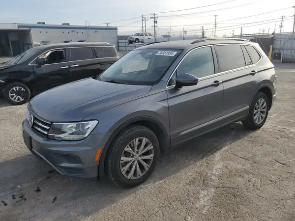 3VV3B7AX0JM213543 2018 VOLKSWAGEN TIGUAN - Image 1