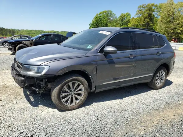 3VV3B7AX0JM213607 2018 VOLKSWAGEN TIGUAN - Image 1