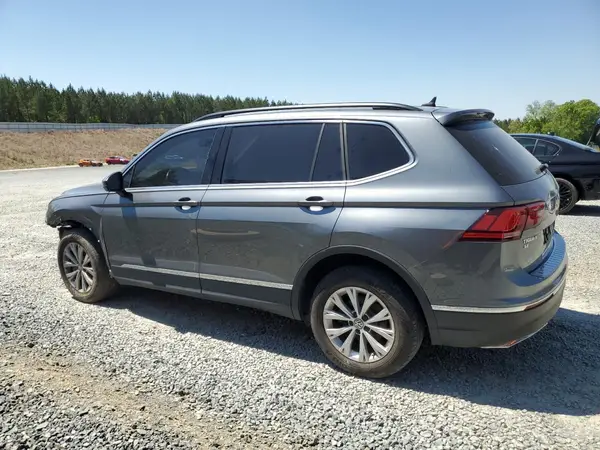 3VV3B7AX0JM213607 2018 VOLKSWAGEN TIGUAN - Image 2