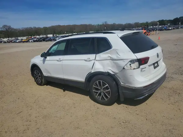 3VV3B7AX0JM214675 2018 VOLKSWAGEN TIGUAN - Image 2