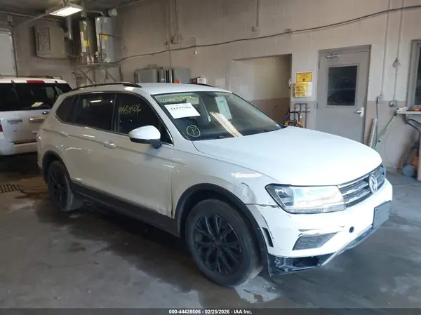 3VV3B7AX0JM214692 2018 VOLKSWAGEN TIGUAN - Image 1