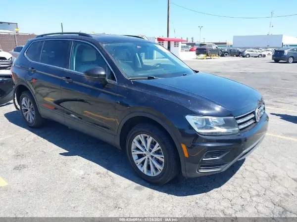 3VV3B7AX0KM142619 2019 VOLKSWAGEN TIGUAN - Image 1