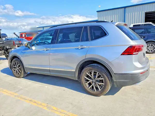 3VV3B7AX0LM059399 2020 VOLKSWAGEN TIGUAN - Image 2