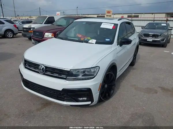 3VV3B7AX0LM061878 2020 VOLKSWAGEN TIGUAN - Image 2