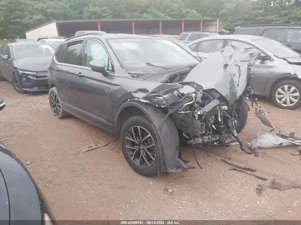 3VV3B7AX0LM076087 2020 VOLKSWAGEN TIGUAN - Image 1