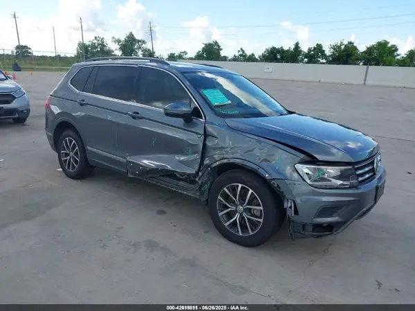 3VV3B7AX0LM088773 2020 VOLKSWAGEN TIGUAN - Image 1
