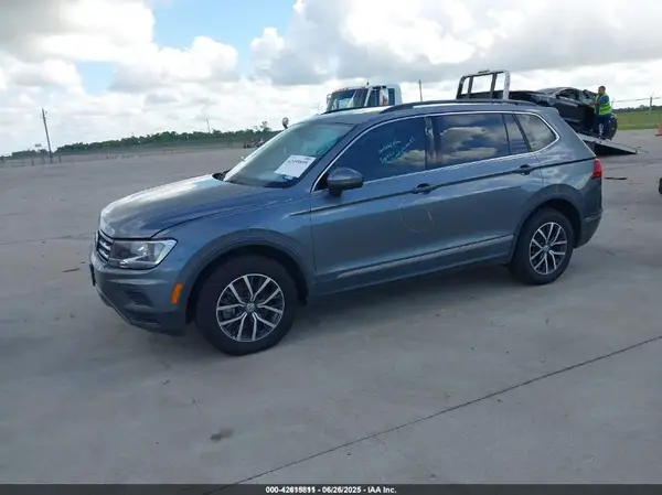 3VV3B7AX0LM088773 2020 VOLKSWAGEN TIGUAN - Image 2
