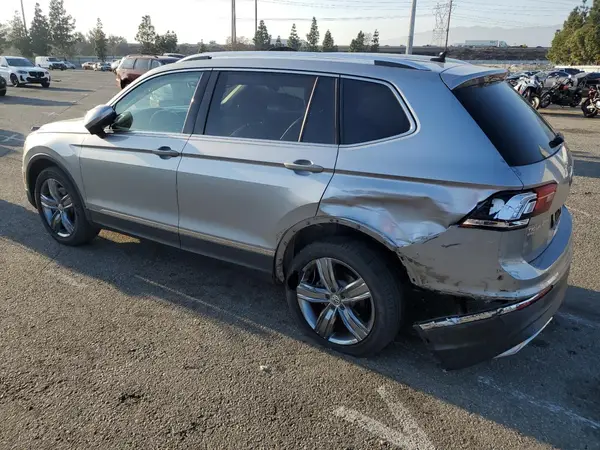 3VV3B7AX0LM127670 2020 VOLKSWAGEN TIGUAN - Image 2