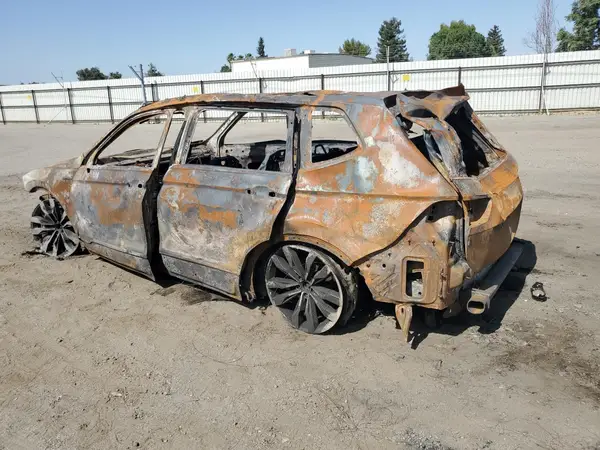 3VV3B7AX0MM127301 2021 VOLKSWAGEN TIGUAN - Image 2