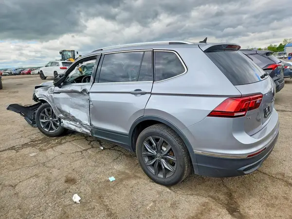 3VV3B7AX0RM033880 2024 VOLKSWAGEN TIGUAN - Image 2