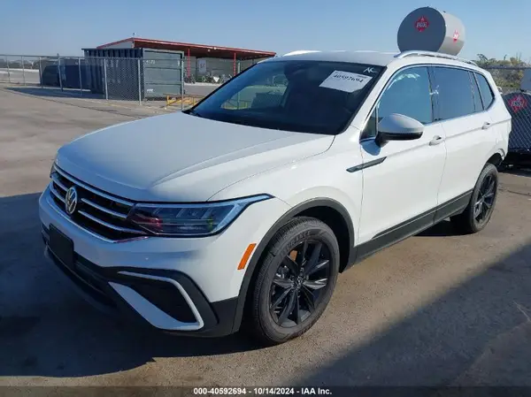 3VV3B7AX0RM048301 2024 VOLKSWAGEN TIGUAN - Image 2