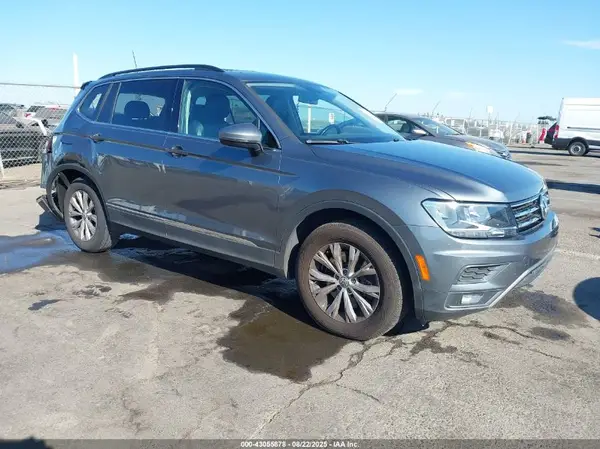3VV3B7AX1JM005784 2018 VOLKSWAGEN TIGUAN - Image 1