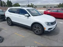 3VV3B7AX1JM015196 2018 VOLKSWAGEN TIGUAN