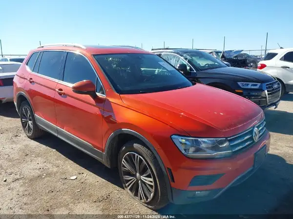 3VV3B7AX1JM020897 2018 VOLKSWAGEN TIGUAN - Image 1