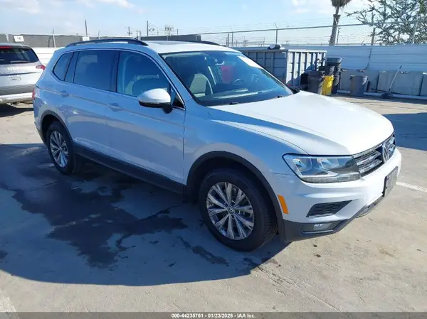 3VV3B7AX1JM028059 2018 VOLKSWAGEN TIGUAN - Image 1