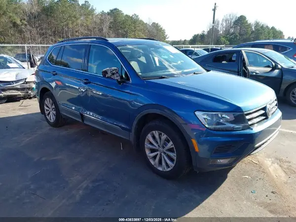3VV3B7AX1JM028207 2018 VOLKSWAGEN TIGUAN - Image 1