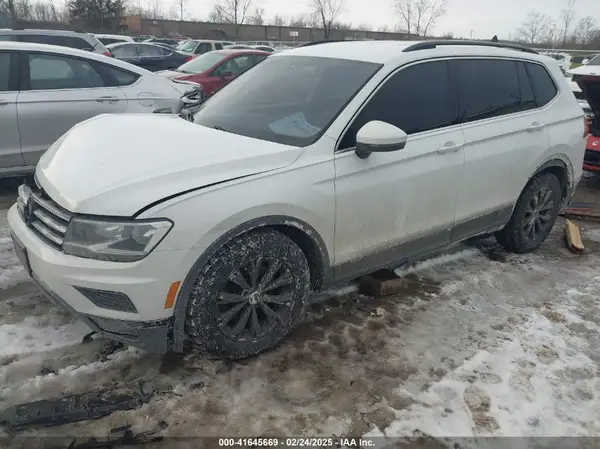 3VV3B7AX1JM028577 2018 VOLKSWAGEN TIGUAN - Image 2