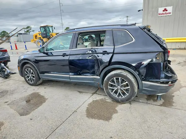 3VV3B7AX1JM033052 2018 VOLKSWAGEN TIGUAN - Image 2