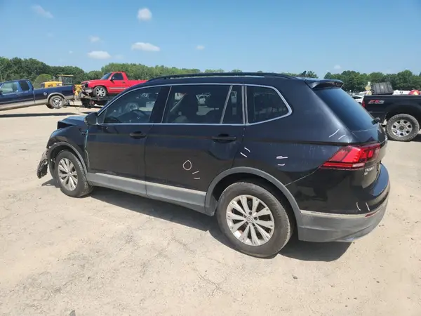 3VV3B7AX1JM038669 2018 VOLKSWAGEN TIGUAN - Image 2