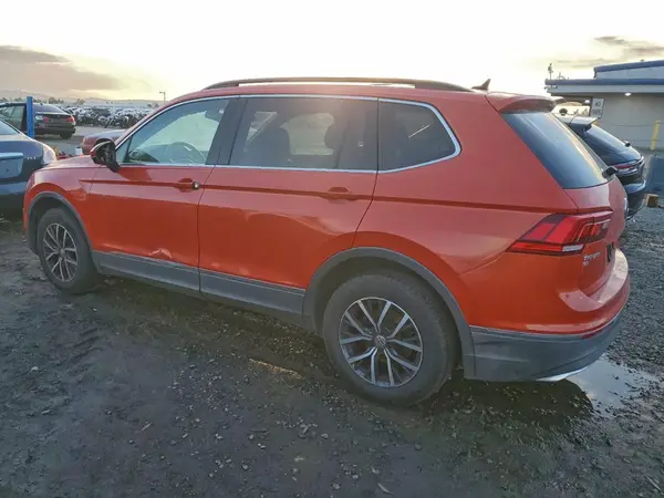 3VV3B7AX1JM062373 2018 VOLKSWAGEN TIGUAN - Image 2