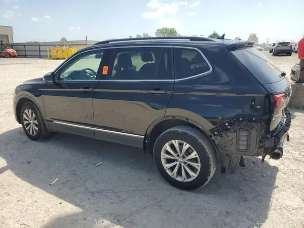 3VV3B7AX1JM082817 2018 VOLKSWAGEN TIGUAN - Image 2