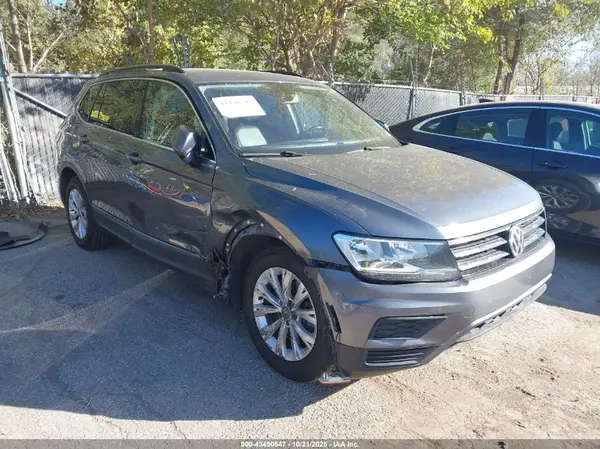 3VV3B7AX1JM088732 2018 VOLKSWAGEN TIGUAN - Image 1