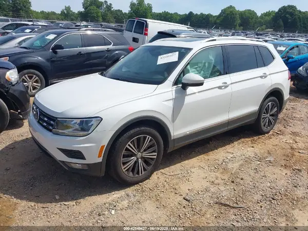 3VV3B7AX1JM095857 2018 VOLKSWAGEN TIGUAN - Image 2