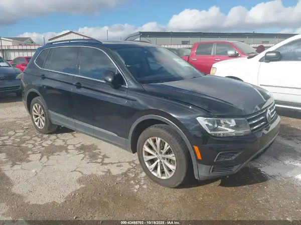 3VV3B7AX1JM105738 2018 VOLKSWAGEN TIGUAN - Image 1