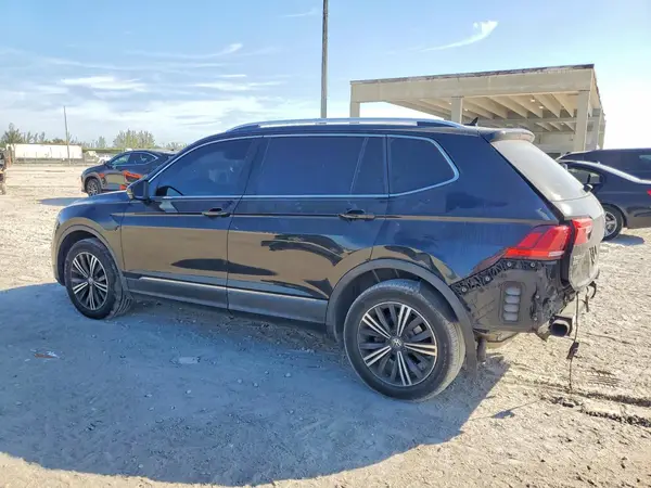 3VV3B7AX1JM108123 2018 VOLKSWAGEN TIGUAN - Image 2