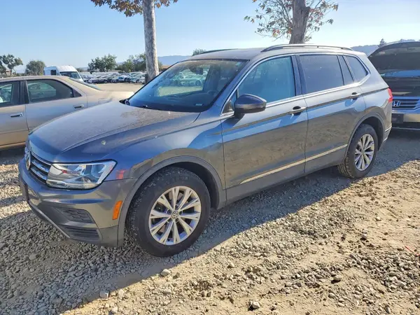 3VV3B7AX1JM158505 2018 VOLKSWAGEN TIGUAN - Image 1