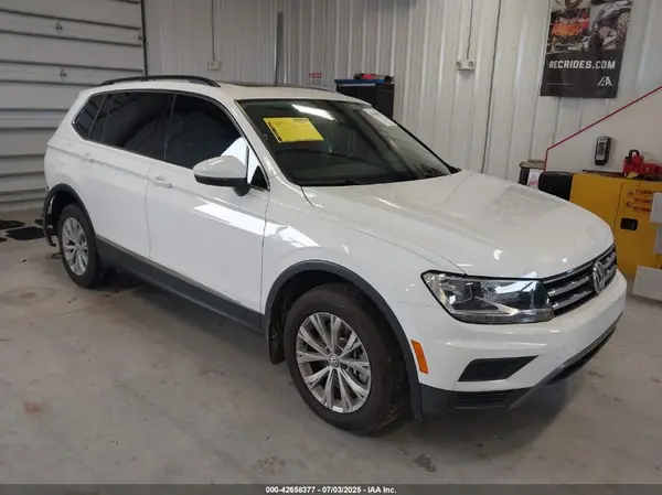 3VV3B7AX1JM167656 2018 VOLKSWAGEN TIGUAN - Image 1