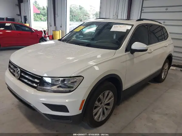 3VV3B7AX1JM167656 2018 VOLKSWAGEN TIGUAN - Image 2