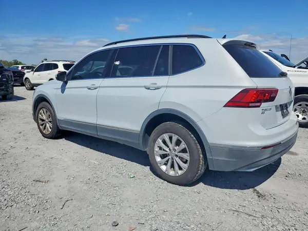 3VV3B7AX1JM183372 2018 VOLKSWAGEN TIGUAN - Image 2