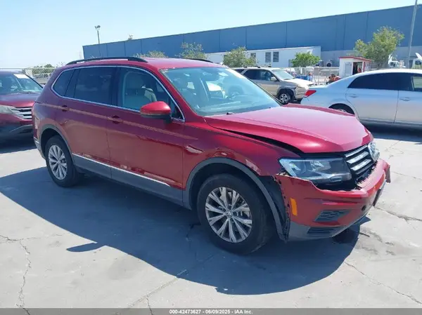 3VV3B7AX1JM214734 2018 VOLKSWAGEN TIGUAN - Image 1