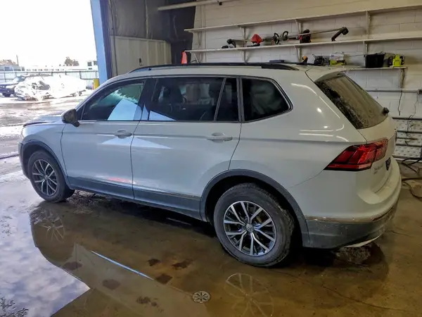 3VV3B7AX1JM221036 2018 VOLKSWAGEN TIGUAN - Image 2