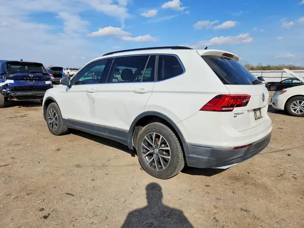 3VV3B7AX1JM221120 2018 VOLKSWAGEN TIGUAN - Image 2