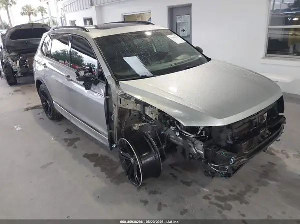 3VV3B7AX1KM143777 2019 VOLKSWAGEN TIGUAN - Image 1