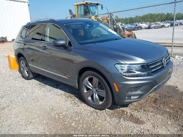 3VV3B7AX1LM138208 2020 VOLKSWAGEN TIGUAN - Image 1