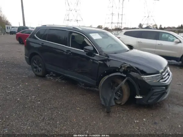 3VV3B7AX1PM058820 2023 VOLKSWAGEN TIGUAN - Image 1